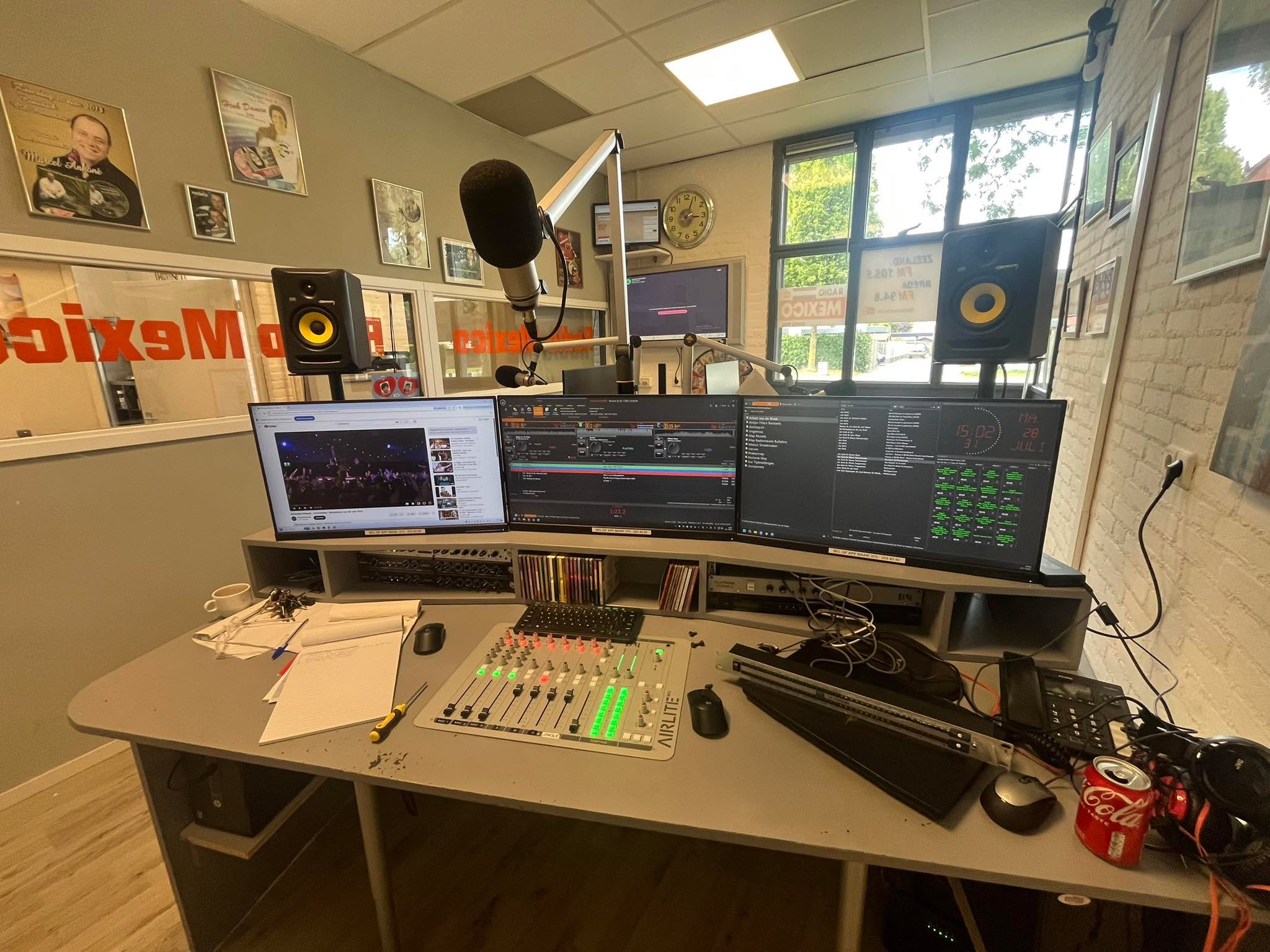 Vandaag zijn we druk bezig bij Radio Mexico Den Bosch om hun studio in orde temaken / problemen teverhelpen incl uitleggen hoe alles werkt ben jij benieuwd wat we voor jou kunnen betekenen check dan www.jn-media.nl